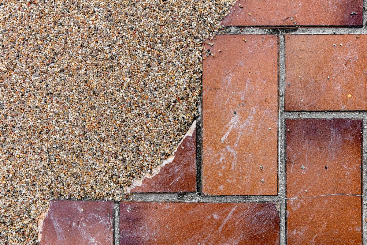 Zašto je Kameni Tepih Bolje Rešenje od Pločica?